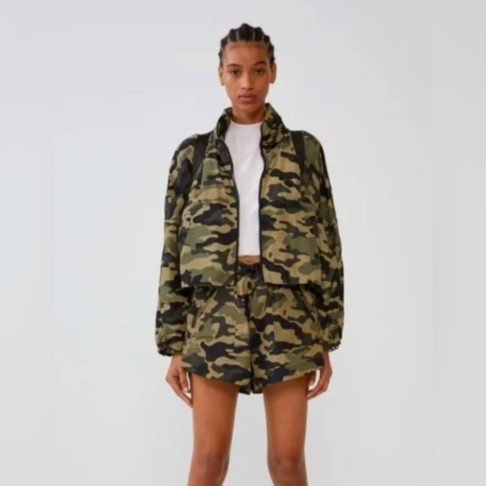 ZARA Cropped Camo Backpack Rain Jacket - Picture 2 of 6